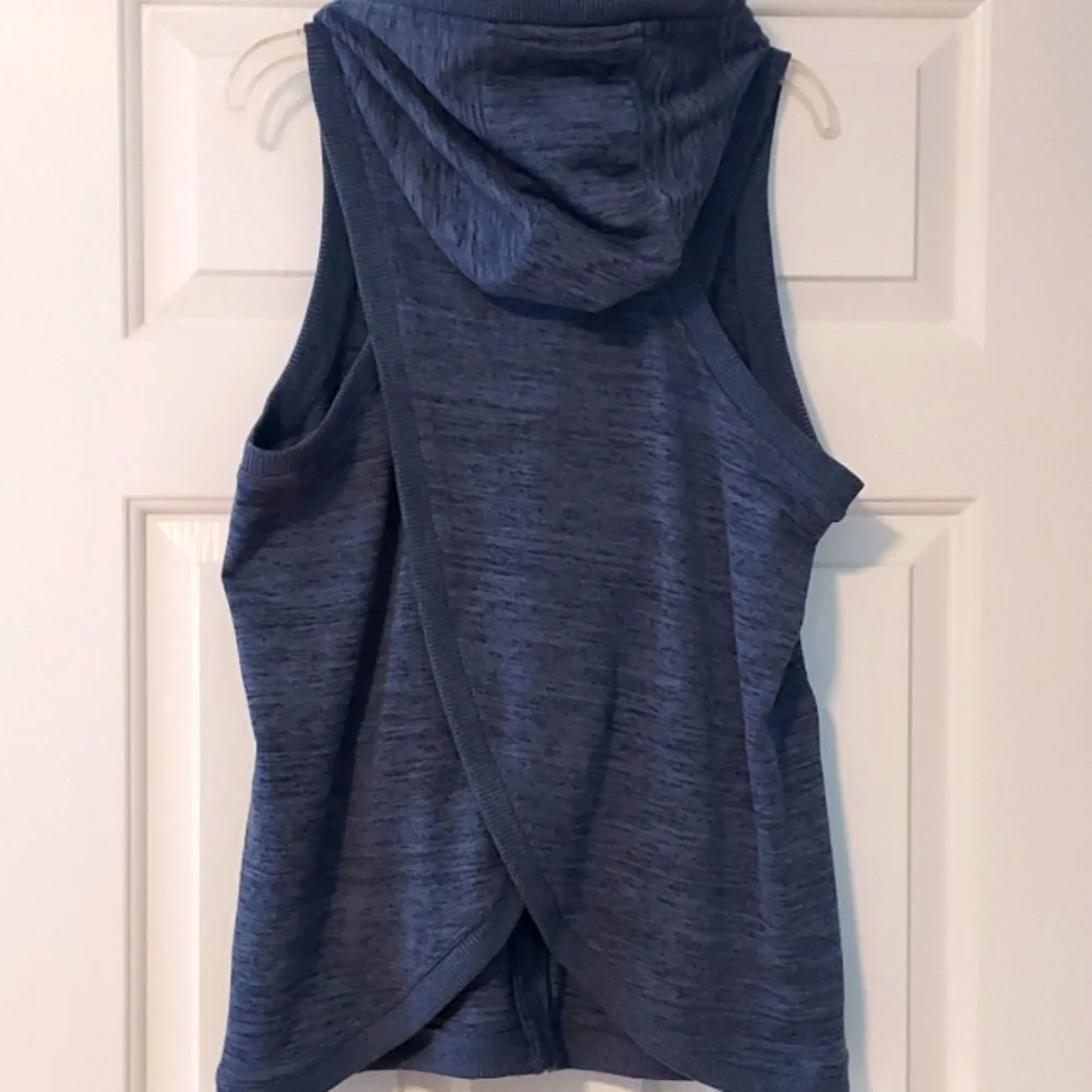 Cross back zip up vest - Picture 2 of 5